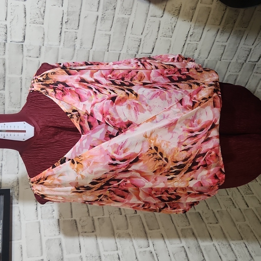 Jennifer Lopez SZ L Pink Floral Open Arm Blouse